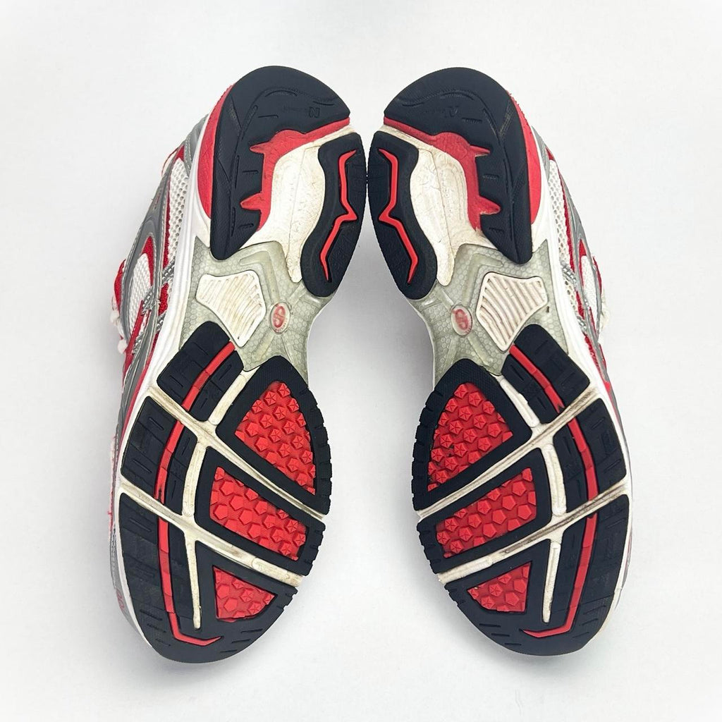 New Balance 700 white/red UK 8.5