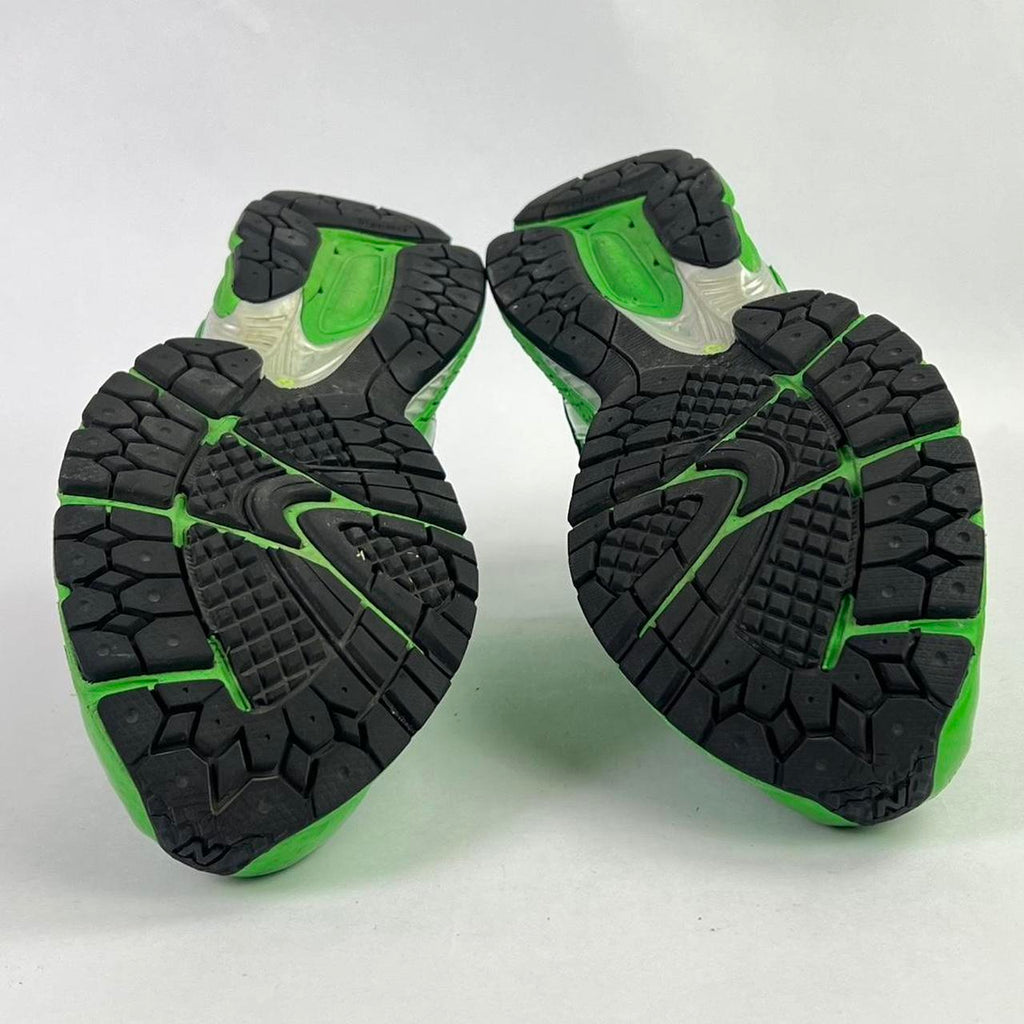 New Balance 780v3 green/black UK 8.5