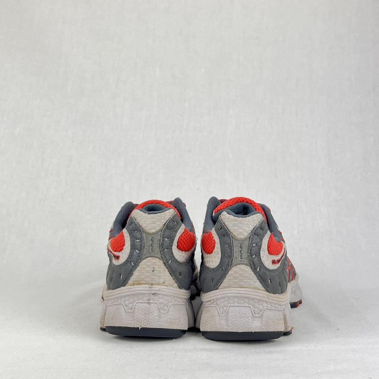 Asics Gel-Trail Attack WR Weather-Resistant SAMPLE grey/red