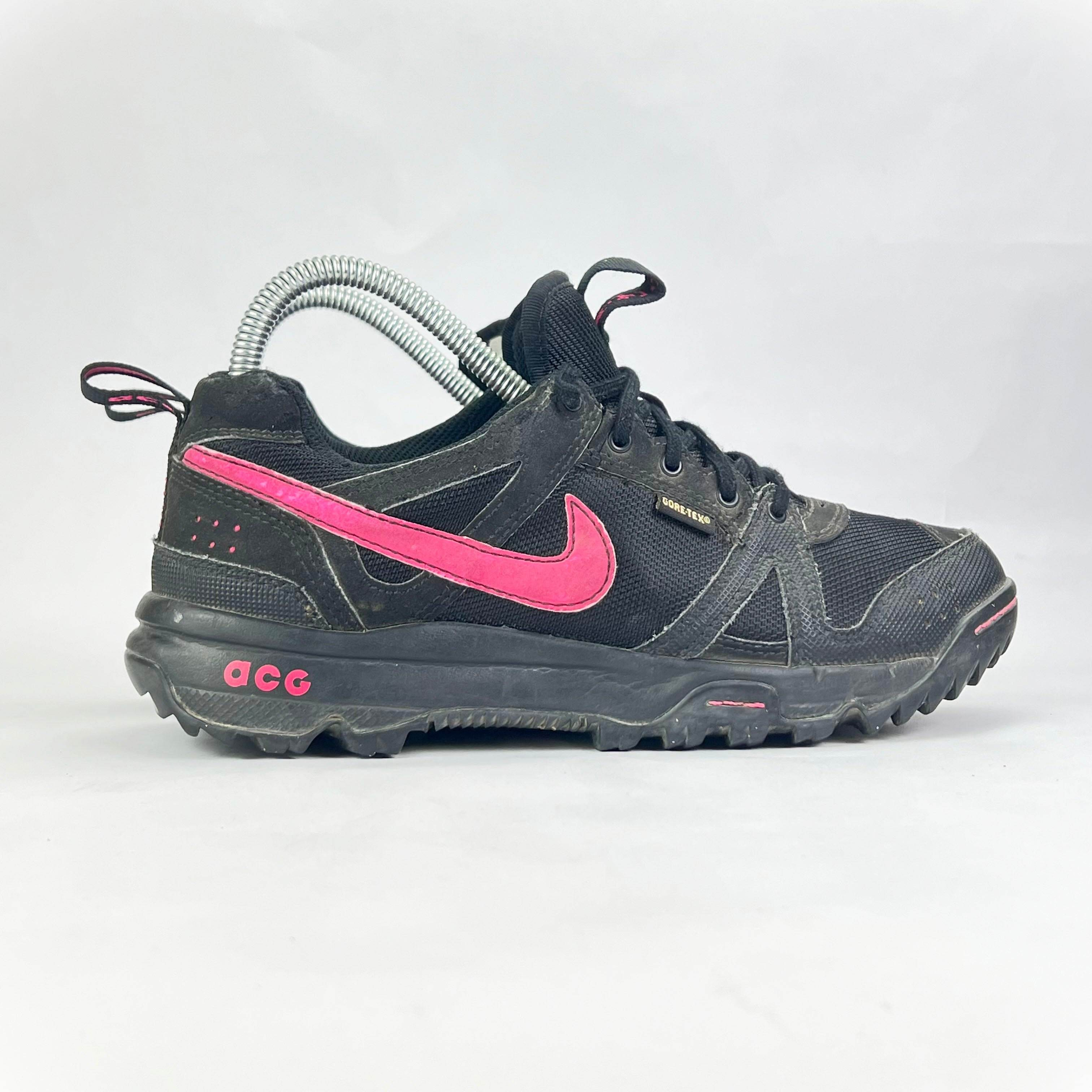 Nike ACG Rongbuk GTX Gore-Tex black/pink UK 10