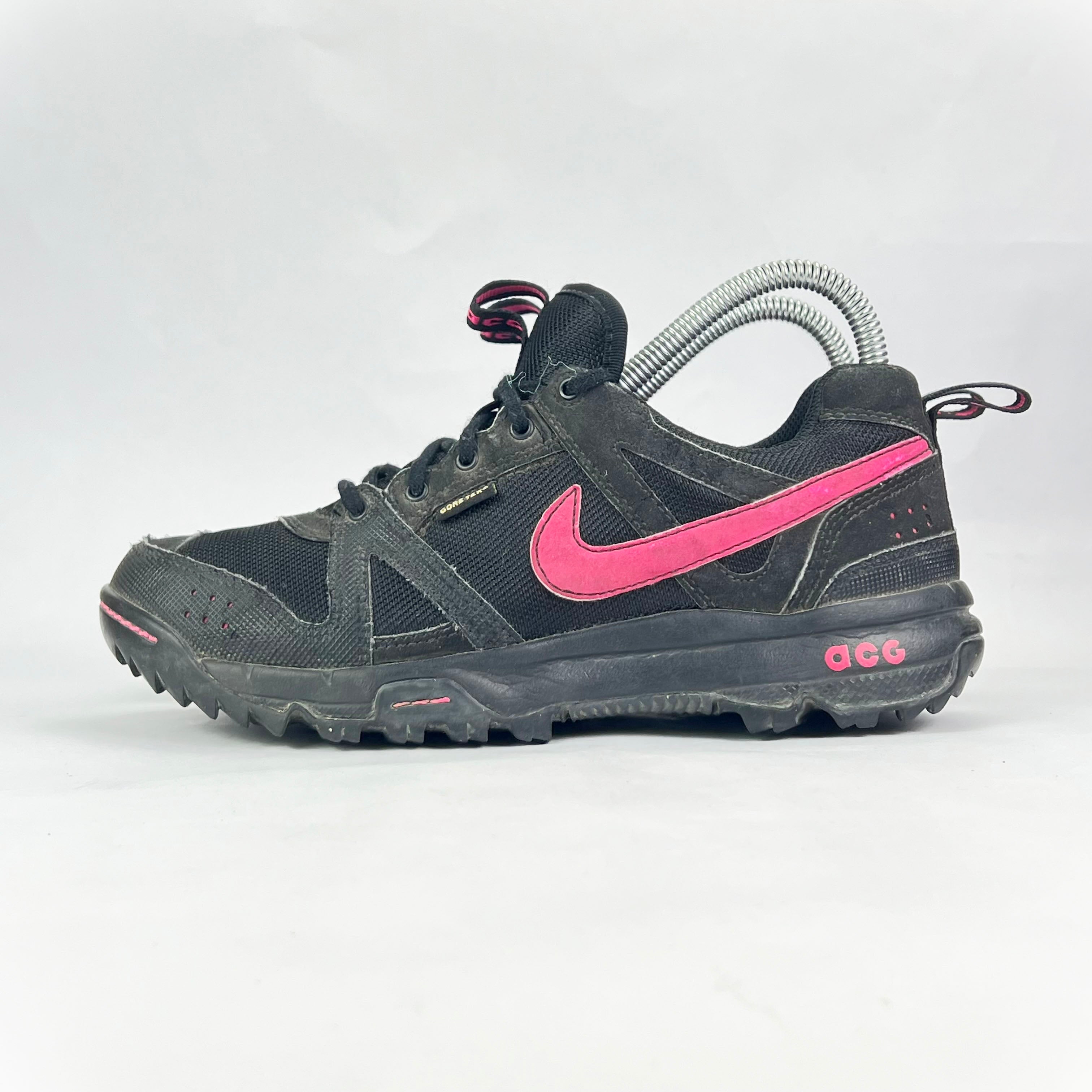 Nike ACG Rongbuk GTX Gore-Tex black/pink UK 10